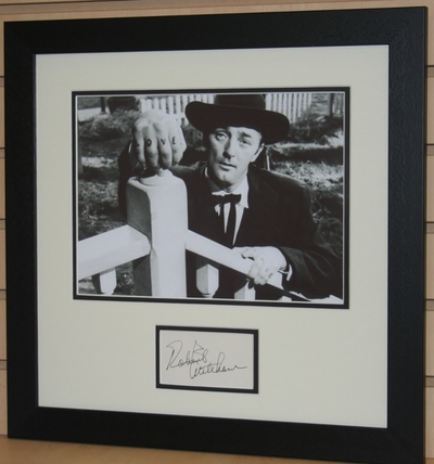 Robert Mitchum autograph