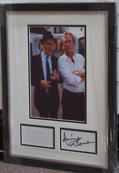 Minder double signed display