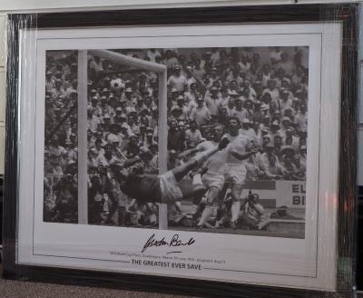 Gordon Banks signed photo