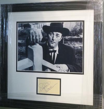 Bob Mitchum autograph