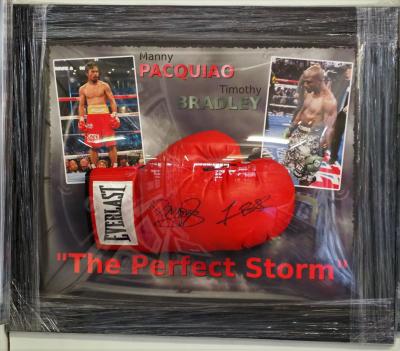 Pacquiao Bradley signed glove