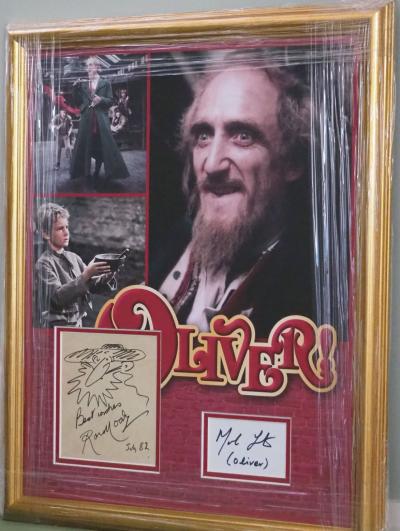 "Oliver" double signed display