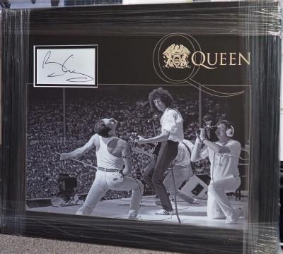 Brian May hand signed card