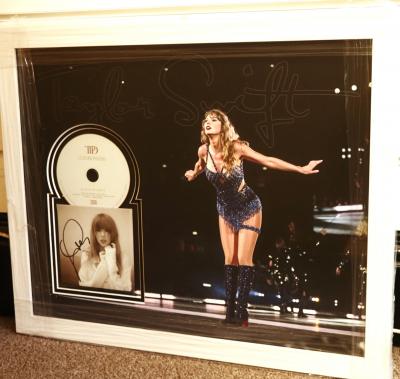 Taylor Swift signed CD
